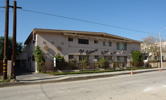 5017 Bakman Ave in North Hollywood, CA - Building Photo - Building Photo