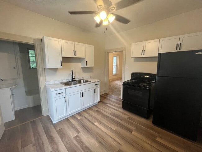 215 W Elm St in Alton, IL - Building Photo - Building Photo