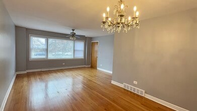 2929 N Kolmar Ave, Unit 1 in Chicago, IL - Foto de edificio - Building Photo