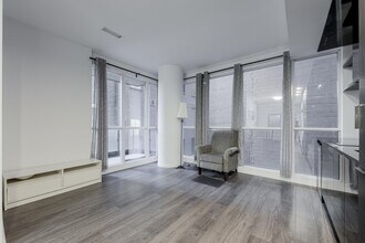 70-470 Temperance St in Toronto, ON - Building Photo - Building Photo