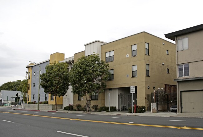 Eastmont Court in Oakland, CA - Building Photo - Building Photo