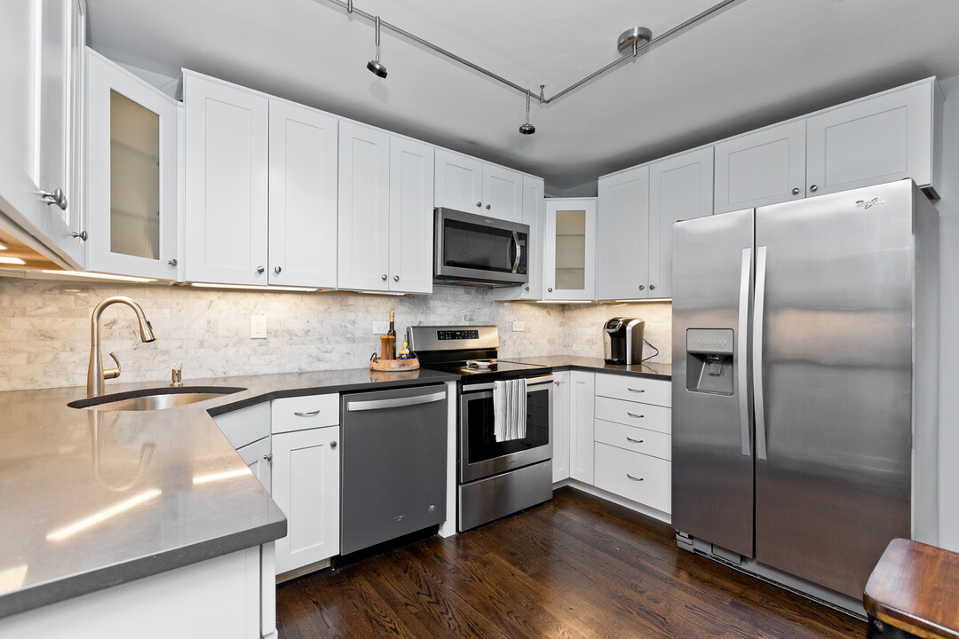 3150 N Sheridan Rd, Unit 14a in Chicago, IL - Building Photo