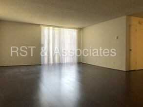 1114 12th St-Unit -208 in Santa Monica, CA - Building Photo - Building Photo