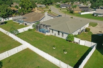 681 Powder Horn Row in Lakeland, FL - Building Photo - Building Photo