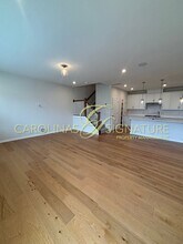 5680 Clear Creek Ln in Charlotte, NC - Foto de edificio - Building Photo