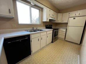1527 Spg Vly Dr in Colorado Springs, CO - Building Photo - Building Photo