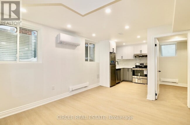 3 Hinkson St in Whitby, ON - Building Photo - Building Photo