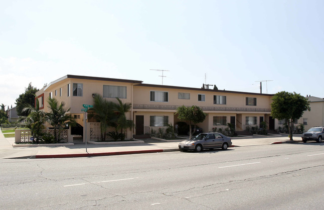 10938 Venice Blvd in Culver City, CA - Foto de edificio - Building Photo