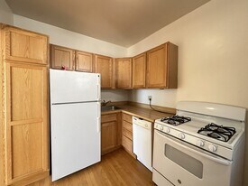 4301 N Francisco Ave, Unit G07C in Chicago, IL - Building Photo