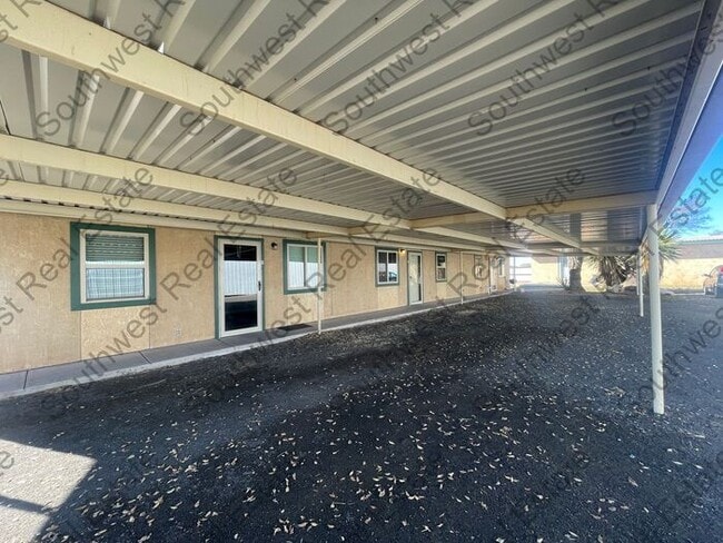 613 N Avenue Q in Portales, NM - Foto de edificio - Building Photo