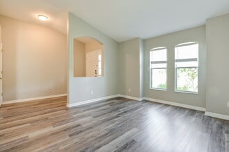 25140 Chipshot Ct in Sorrento, FL - Building Photo - Building Photo