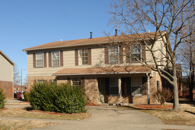 7403 Garrison Rd in Louisville, KY - Foto de edificio - Building Photo