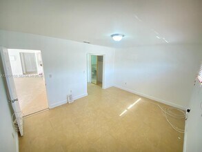 881 W 37th St in Hialeah, FL - Building Photo - Building Photo