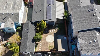 242 Jackson Ave in Redwood City, CA - Building Photo - Building Photo