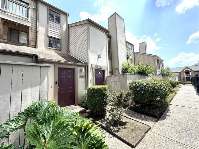 property at 1083 Country Pl Dr