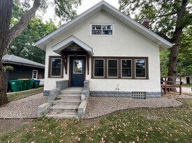 3500 Kyle Ave N in Minneapolis, MN - Building Photo