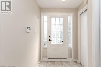2367 Sutton Dr in Burlington, ON - Building Photo - Building Photo