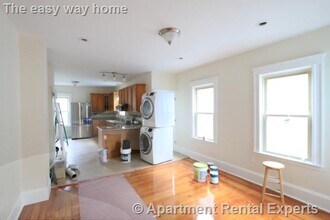 14 Bay State Ave in Somerville, MA - Building Photo - Building Photo