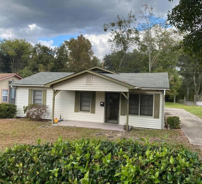 property at 618 Robinson Dr