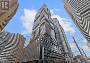 55 Charles St E in Toronto, ON - Building Photo