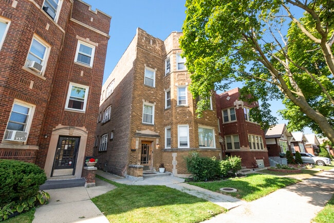 property at 7422 S Bennett Ave
