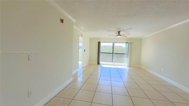 12550 SW 15th St in Pembroke Pines, FL - Foto de edificio - Building Photo