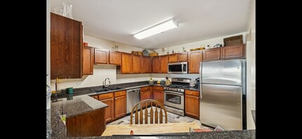 390 W Mahogany Ct, Unit 606 in Palatine, IL - Foto de edificio - Building Photo