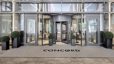 1 Concord Cityplace Wy in Toronto, ON - Building Photo - Building Photo