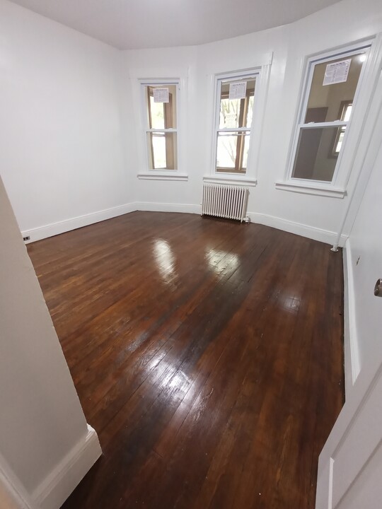26 Caroline Ave in Clifton, NJ - Building Photo