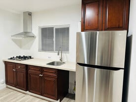 2707 Cridge St in Riverside, CA - Building Photo