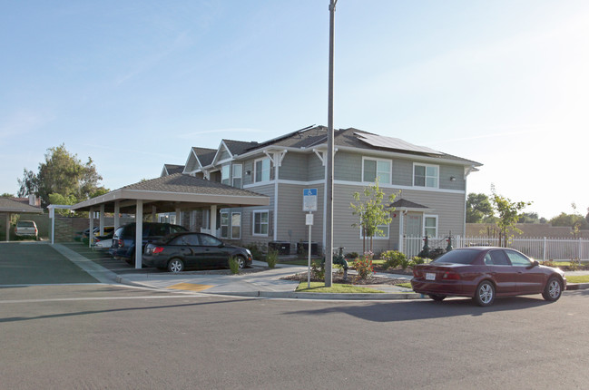 Montgomery Crossing in Lemoore, CA - Building Photo - Building Photo