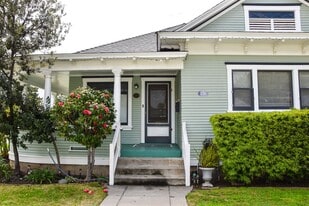 236 E Washington Ave in Orange, CA - Building Photo
