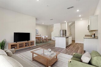 2563 Grey Hawk Dr in Kissimmee, FL - Foto de edificio - Building Photo