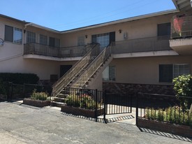 6818 Morella Ave in North Hollywood, CA - Foto de edificio - Building Photo