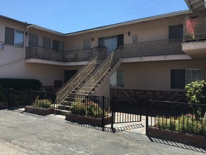 6818 Morella Ave in North Hollywood, CA - Building Photo - Building Photo