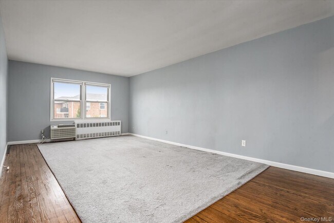 11 Park Pl in Rockville Centre, NY - Building Photo - Building Photo
