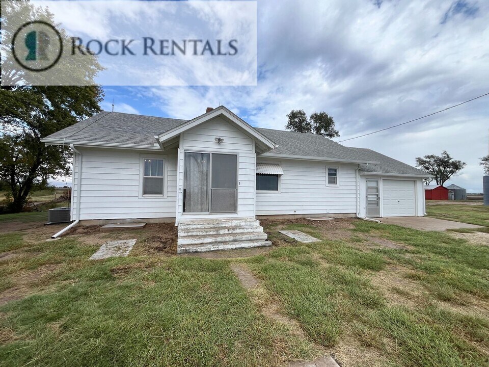 7508 S Sego Rd in Abbyville, KS - Building Photo