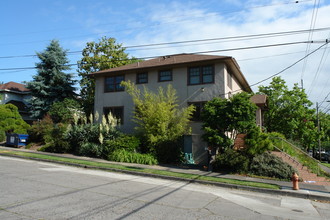 Willamette Park Apartments in Portland, OR - Building Photo - Building Photo