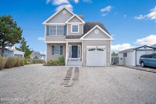 3 Cranberry Lake Dr