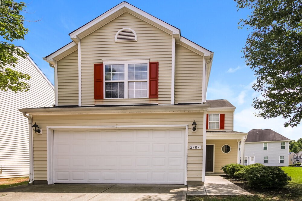2707 Brownlow Ct in Raleigh, NC - Building Photo
