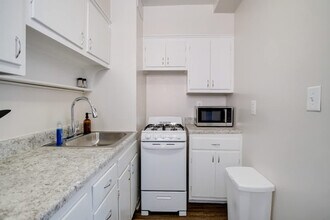 105 W 39th St in Baltimore, MD - Foto de edificio - Building Photo