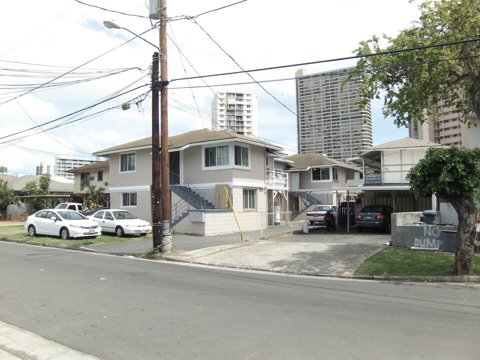 611 Hausten St in Honolulu, HI - Building Photo