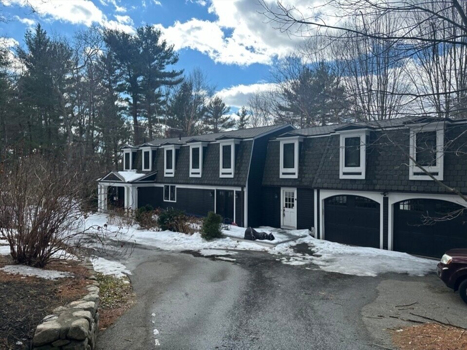 40 Possum Rd in Weston, MA - Building Photo