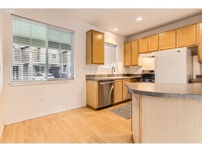 8686 NE Hyde Park Ln in Hillsboro, OR - Building Photo - Building Photo