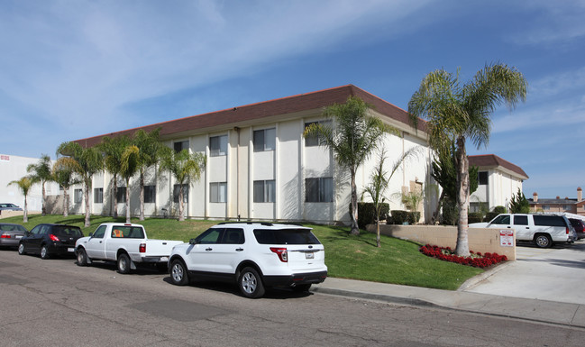 Castle Park Gardens in Chula Vista, CA - Foto de edificio - Building Photo