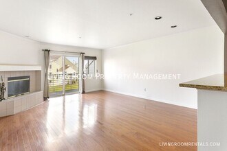 183 N Hayden Bay Dr in Portland, OR - Building Photo - Building Photo