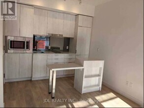 215 Queen St W in Toronto, ON - Building Photo - Building Photo