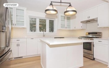 5 Pleasant Ln in East Hampton, NY - Building Photo - Building Photo