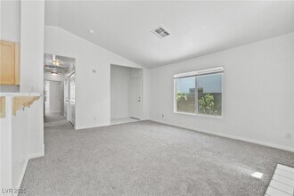 8473 Birthstone Ave in Las Vegas, NV - Building Photo - Building Photo