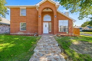 2100 Riverplace Dr in Flower Mound, TX - Building Photo